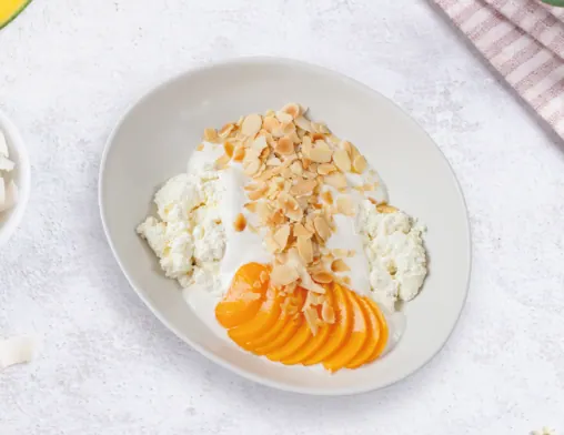Peach Cloud Protein Bowl at LOOP Café Pererenan