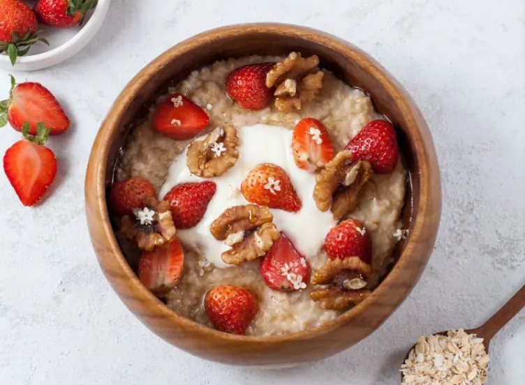 Berry Morning Oats at LOOP Café in Pererenan